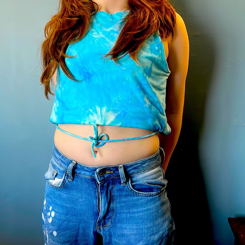 Light blue tank top crop top